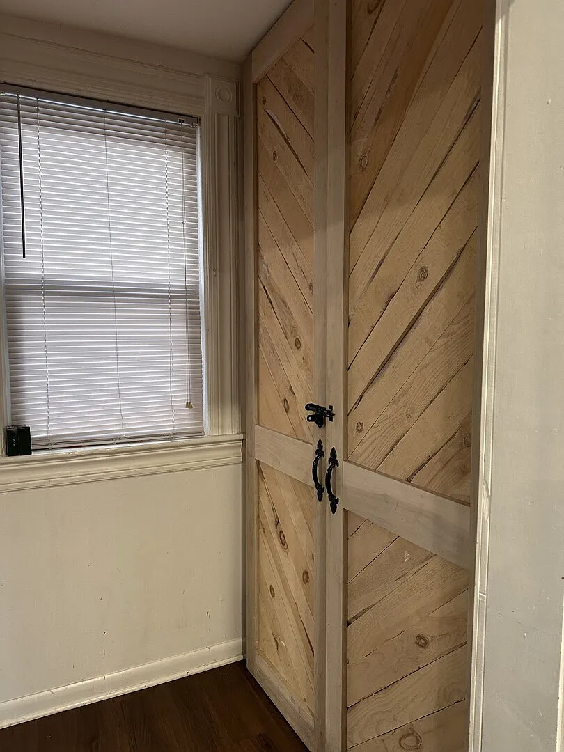 The House — Photo 2