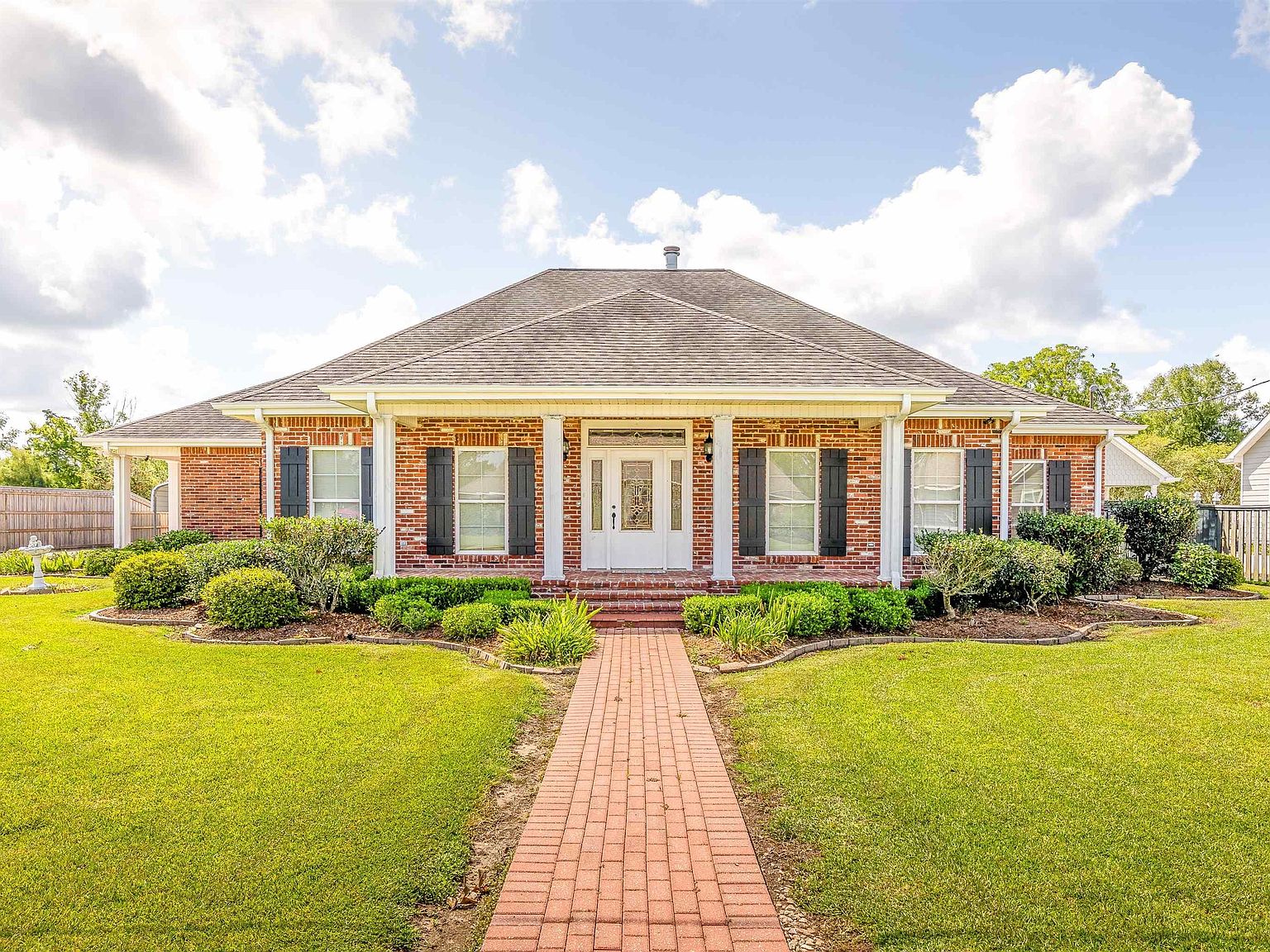 627 Parkside Dr, Thibodaux, LA 70301 MLS 2023010552 Zillow