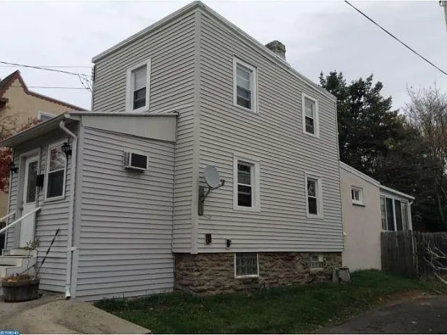 1631 Fairview Ave photo 1