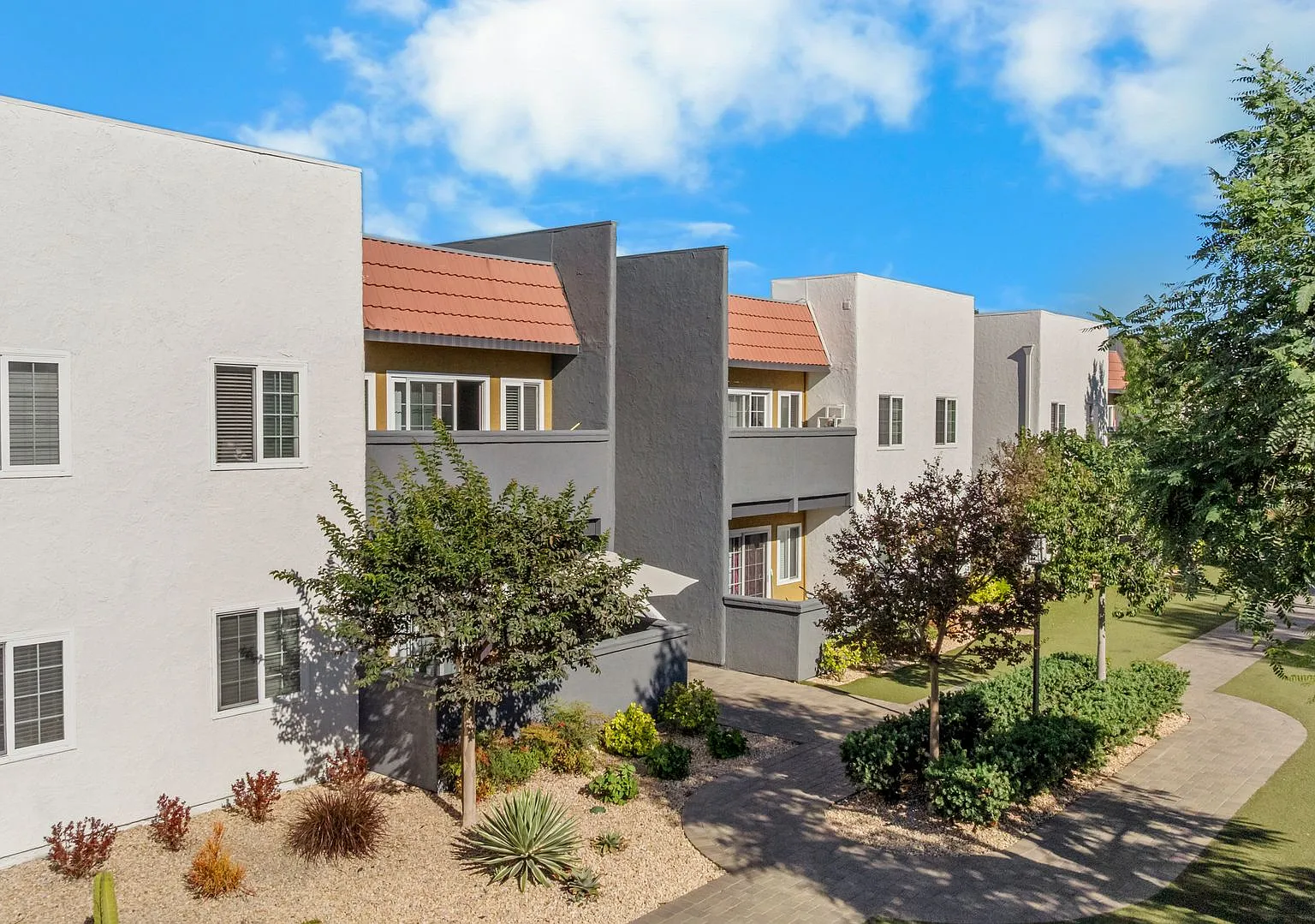 Solara Apartment Homes — Photo 1