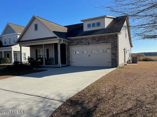 1300 Pine Drive, Winterville, NC 28590