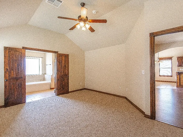 12108 Chesterfield Ln — Photo 8