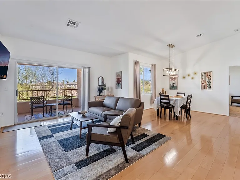 904 Duckhorn Ct #204 — Photo 4
