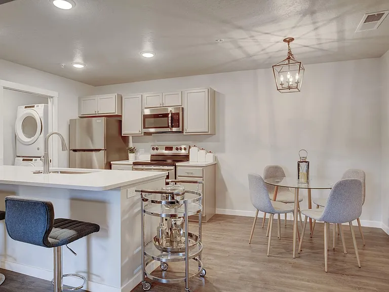 1420 Maple Grove Apartments — Photo 33