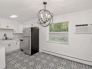 Woodford apt 6