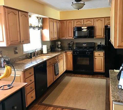 3rd image of 802 Charmane Ct
