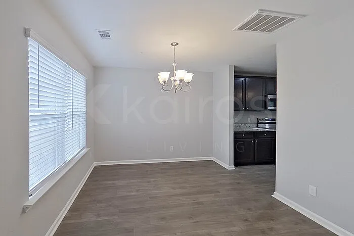 5 bed, 3.0 bath, 2455 sqft, $2,545 — Photo 2