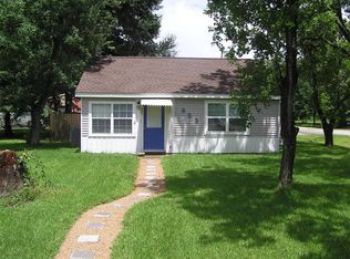 853 S Valderas St, Angleton, TX 77515