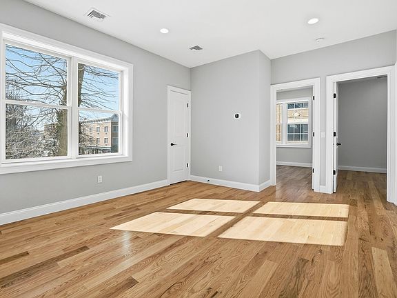5th image of 560-562 Warburton Ave #D