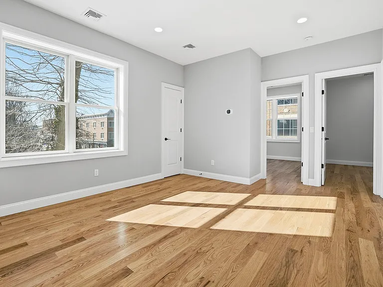 560-562 Warburton Ave #D — Photo 5