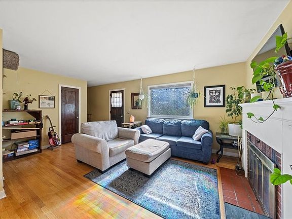 3rd image of 301 Edgewood Rd
