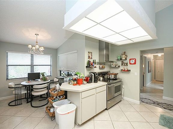 5th image of 5029 Barrington Cir