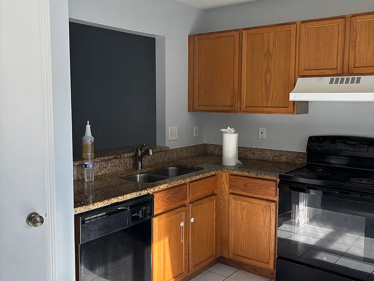 2126 Cypress Bay Blvd — Photo 2