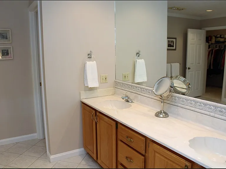 7217 Pine Tree Ct — Photo 16