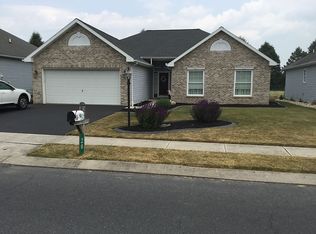 20 Longwood Dr, Mechanicsburg, PA