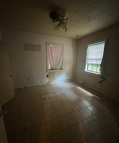 431 E Caldwell St — Photo 7