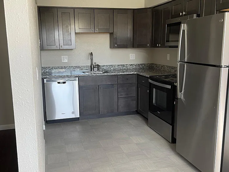 634 W Crestline Ave — Photo 1