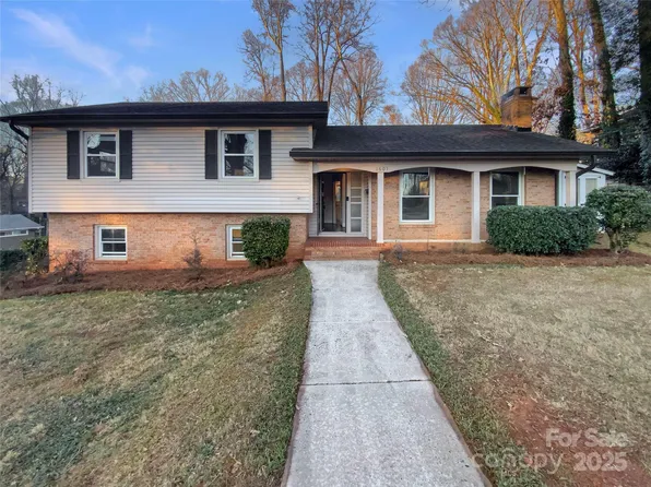 1601 Lyndale Pl, Charlotte, NC 28210