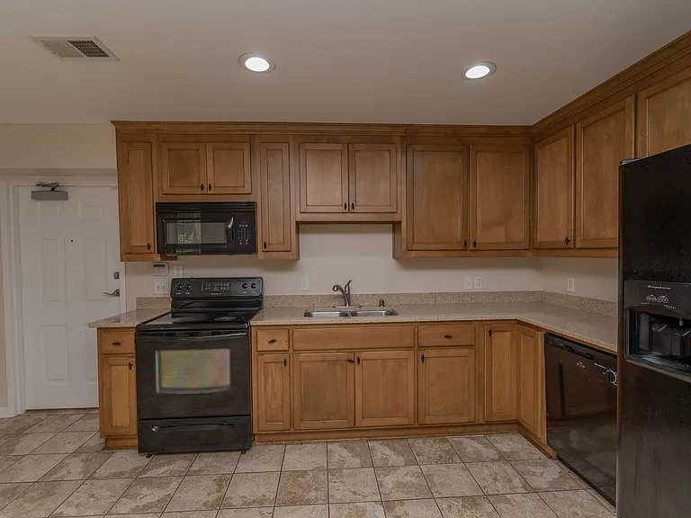 913 Walker St #102 — Photo 11
