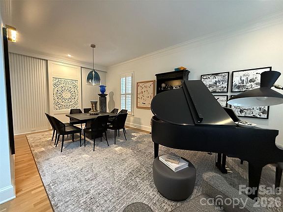 5th image of 4801 Cambridge Crescent Dr