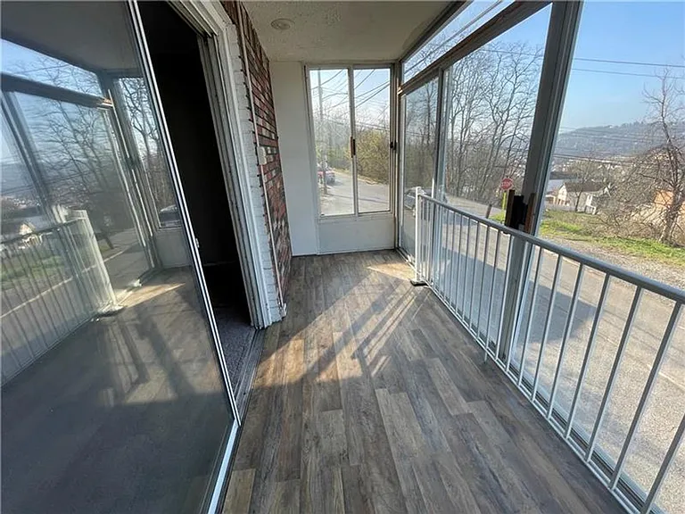 545 Pacific Ave — Photo 13