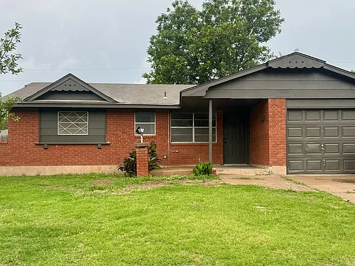 2420 NW 41st St Photo 1