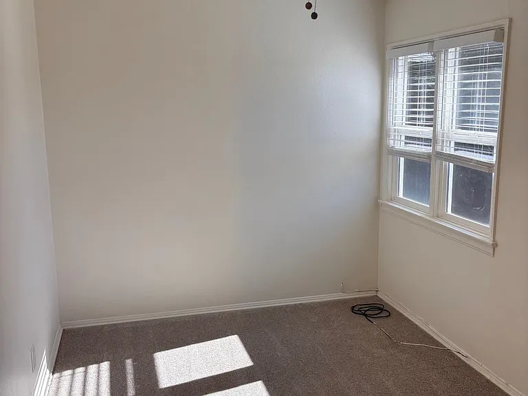 582 McIntosh St — Photo 4