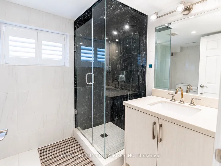 1078 Sawyer Ave — Photo 4