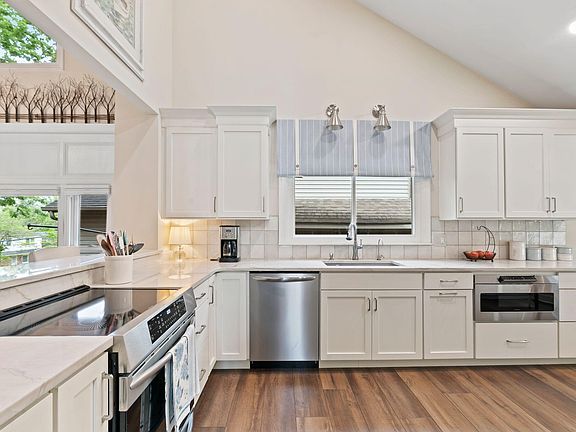 5th image of 2949 Tabor Oaks Ln