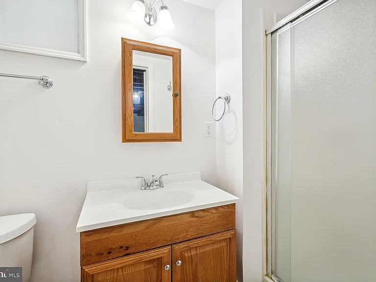 7001 Longwood Dr — Photo 21