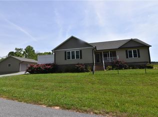 120 Rivers Ln, Thomasville, NC 27360