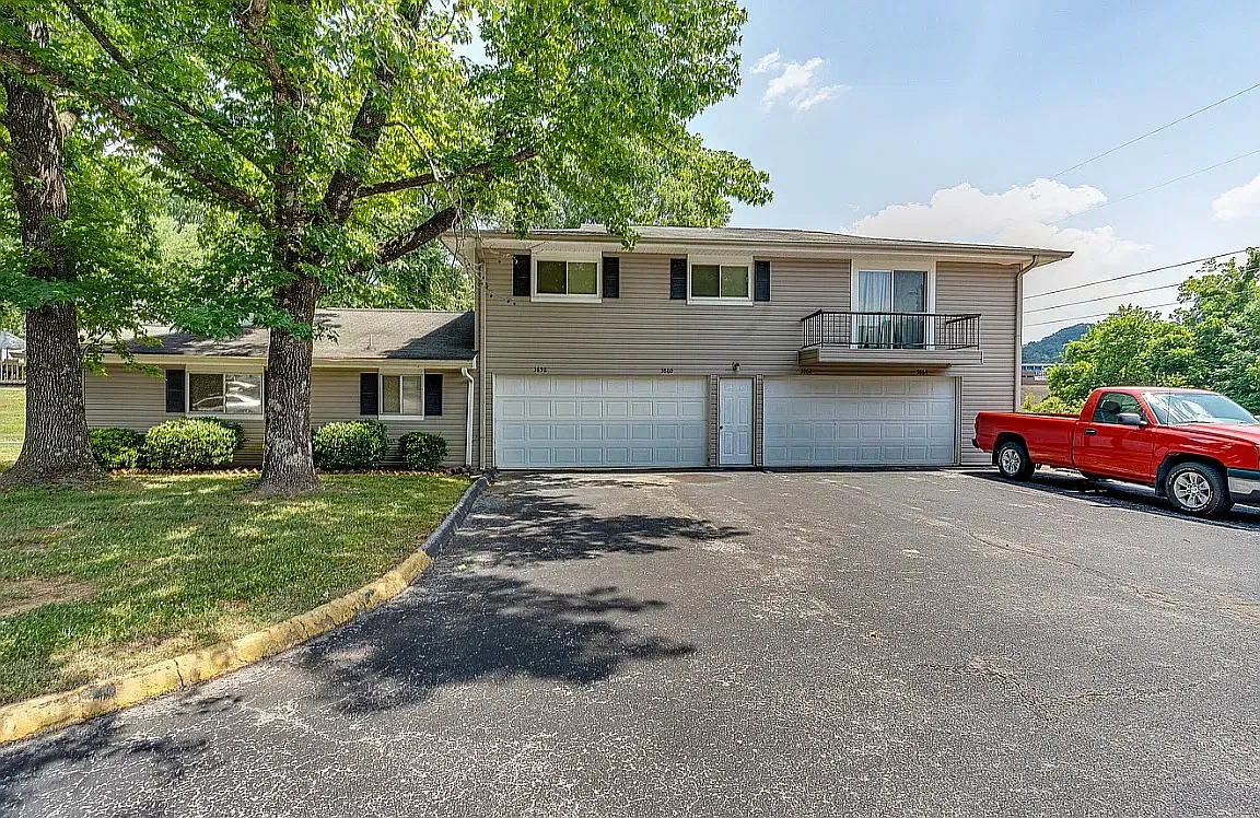 2 bed, 1.5 bath, 924 sqft, $1,450 — Photo 1