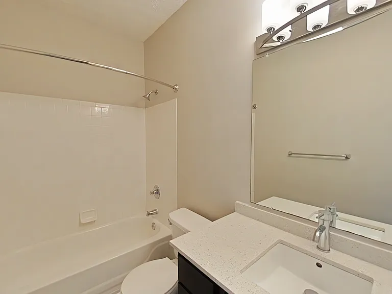 Landings At Beckett Ridge — Photo 36