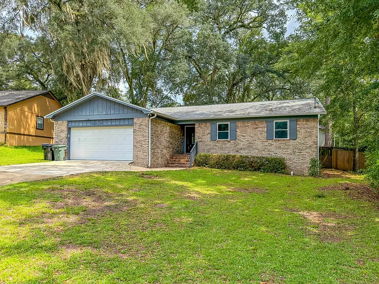 776 Lupine Ln — Photo 1