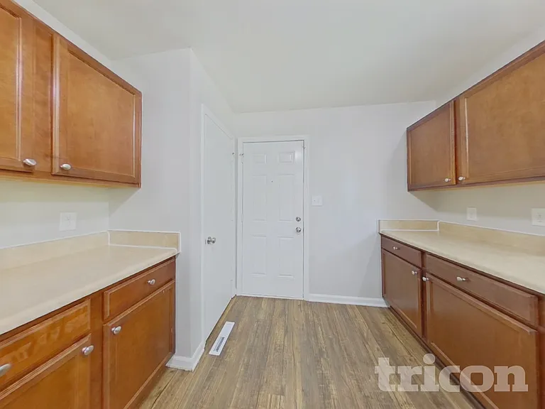 6010 Sullins Rd — Photo 5