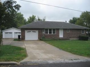 904 Collier Ln, Fulton, MO 65251
