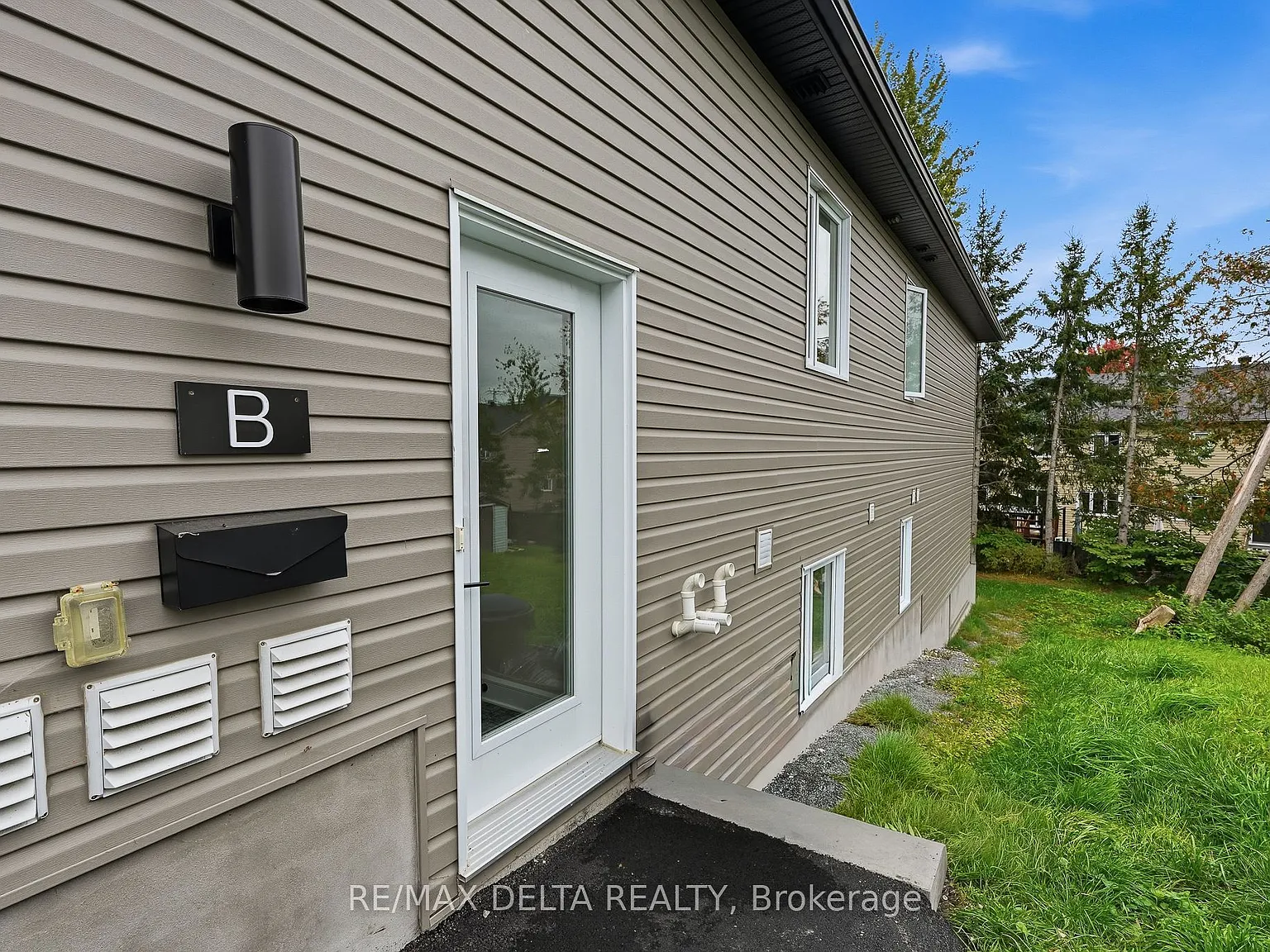 2 bed, $2,400 — Photo 2