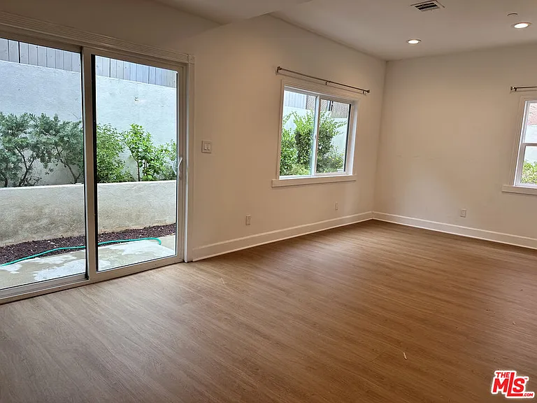 3528 Mesquite St — Photo 7