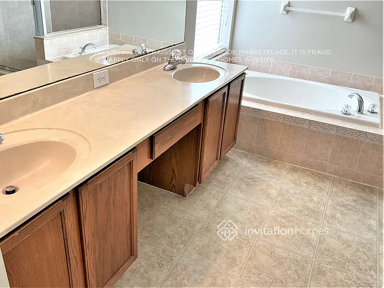 15517 Lake Bella Vista Dr — Photo 2