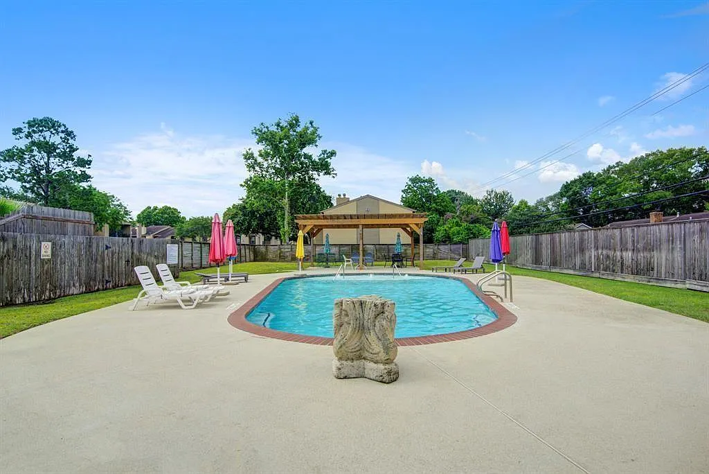 2833 Seaside Drive — Photo 2