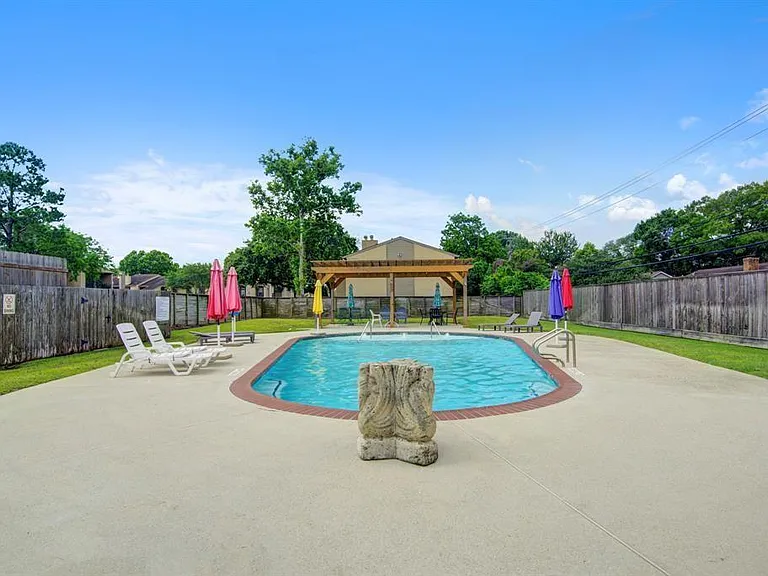 2833 Seaside Dr — Photo 2