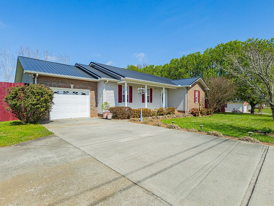 1st image of 614 Fairview Cir