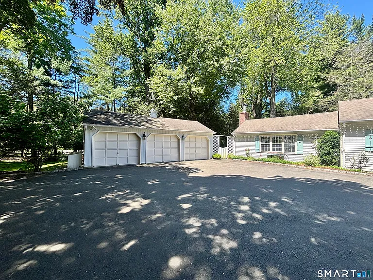 15 Timber Ln — Photo 2
