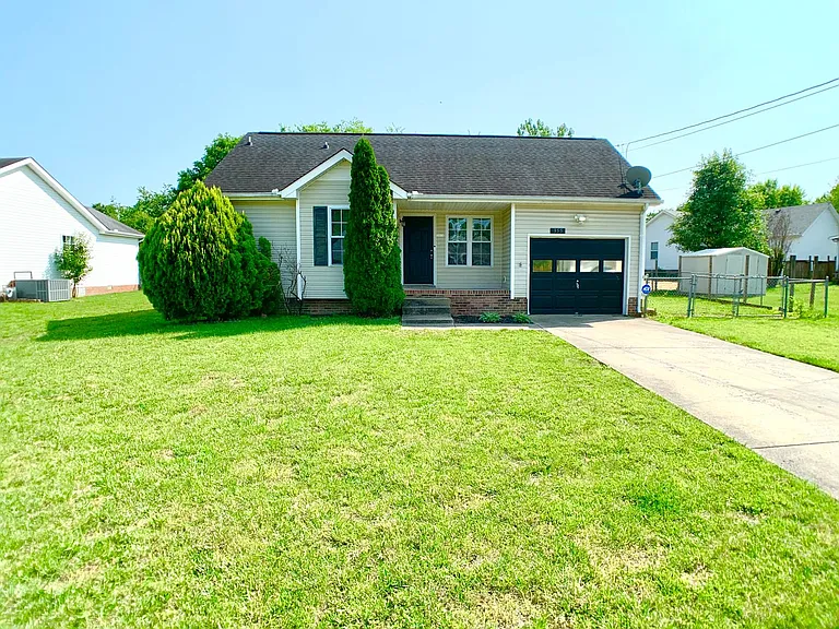 355 Broadmore Dr — Photo 2