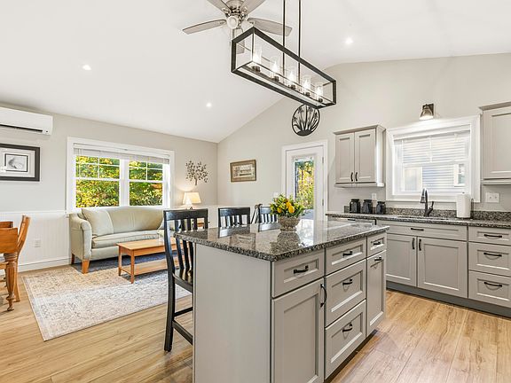 4th image of 8 Conifer Drive #4