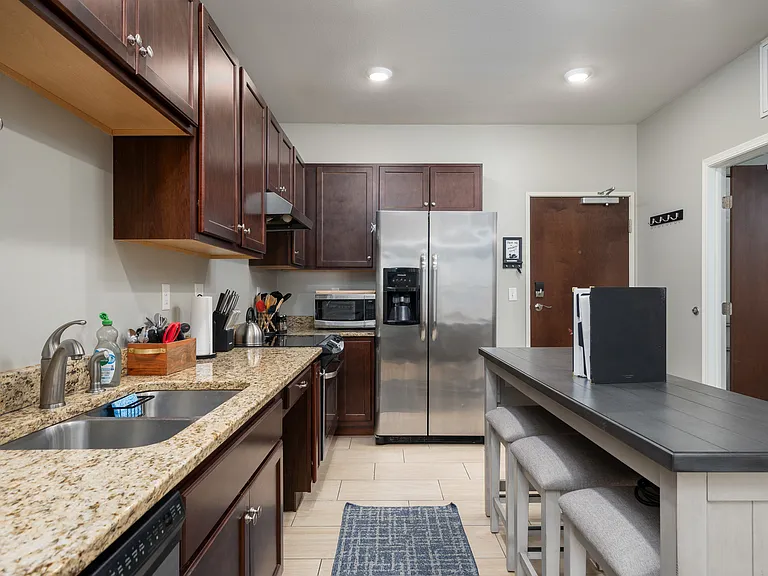 807 1st St SW #200 — Photo 3