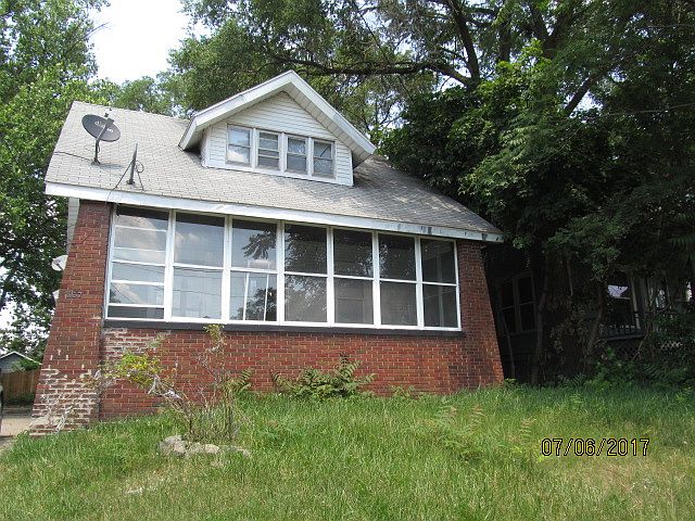 1st image of 867 Burton St SE