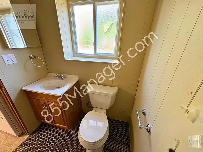 1040 Lalond Ave — Photo 14