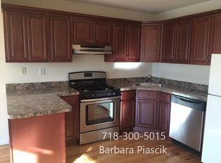 7705 60th St, Glendale, NY 11385