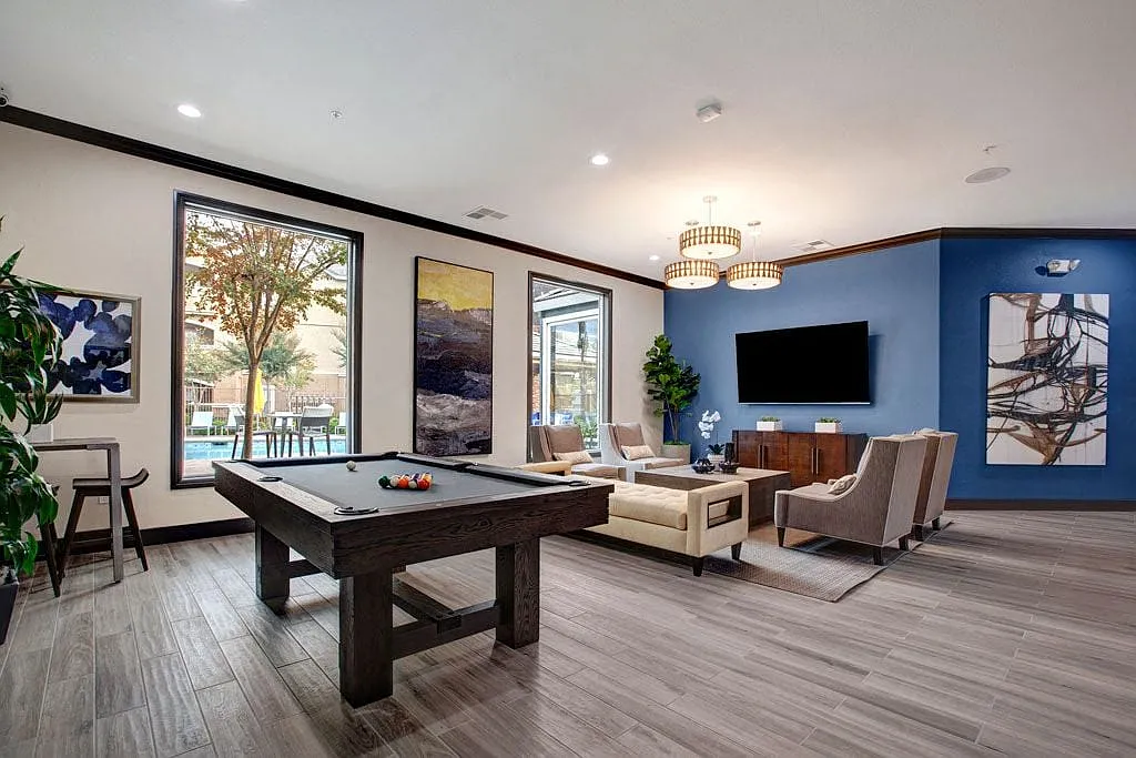 Broadleaf Apartments — Photo 2